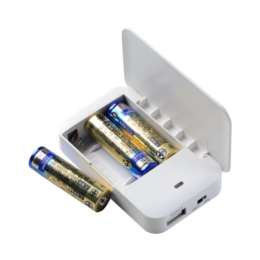 乾電池式モバイルチャージャー