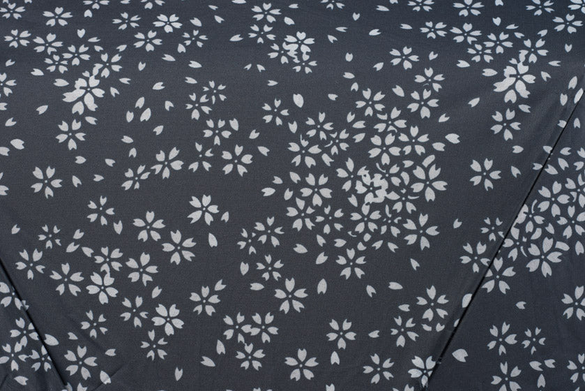 モノクロ和柄 晴雨兼用折りたたみ傘 柄アップ 桜