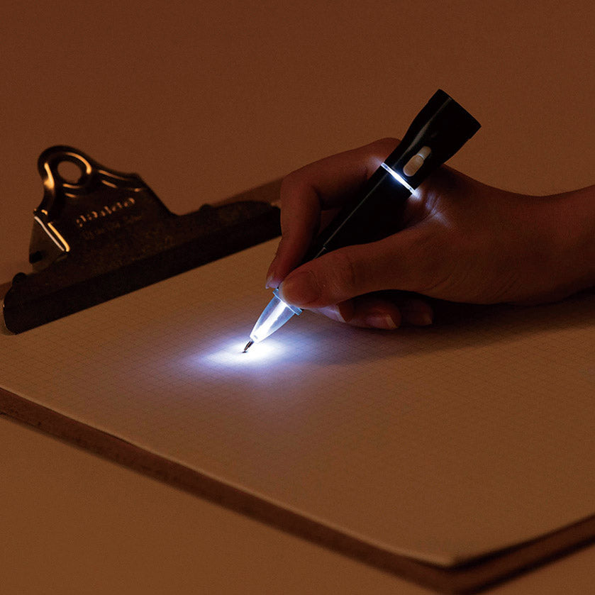 ボールペン付マルチLEDライト 使用イメージ