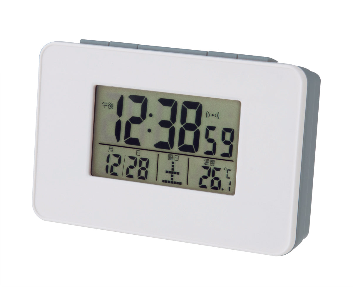 電波目覚まし時計 斜め右