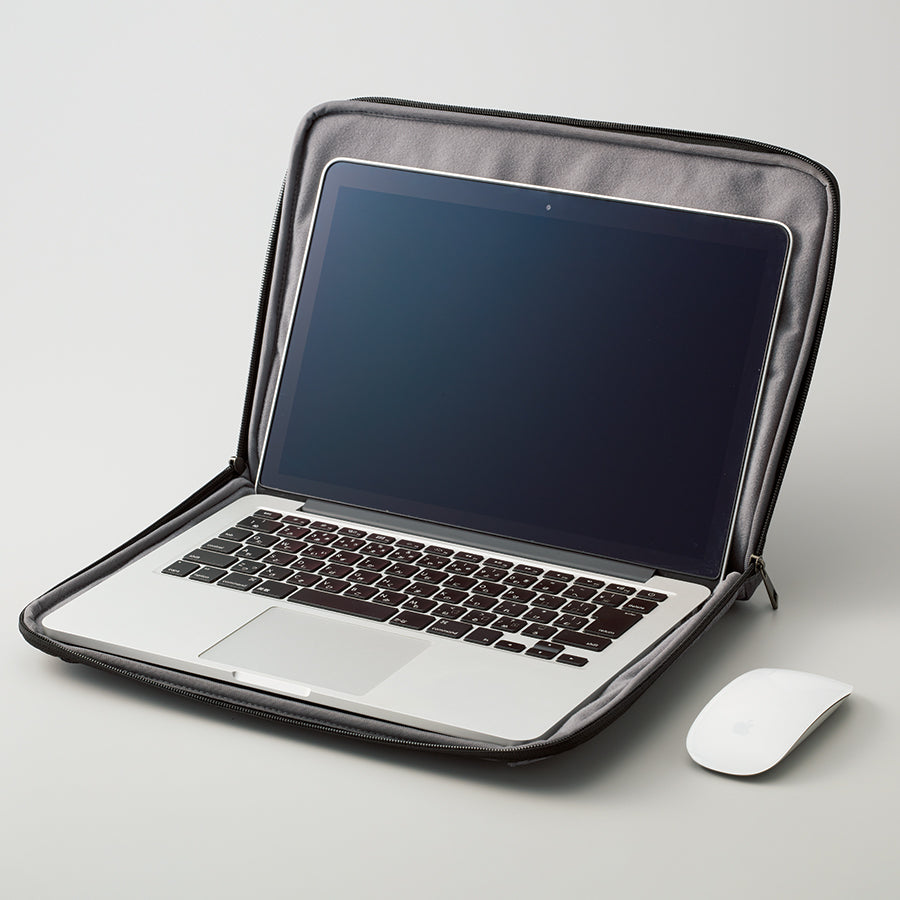 ハンドルがしまえるPCバッグ