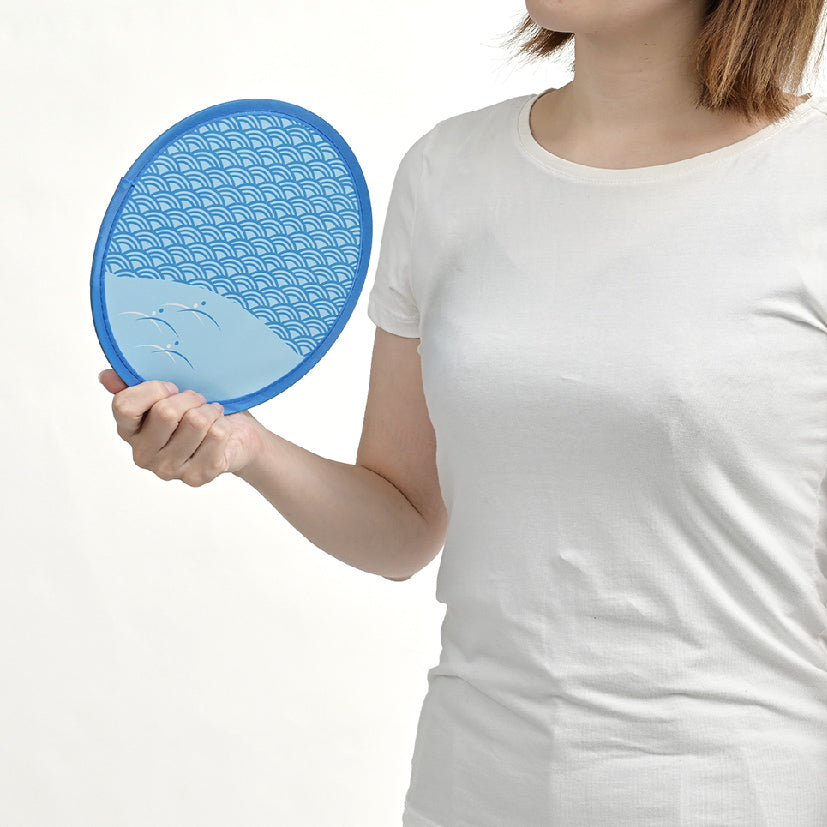 縁起柄コンパクト収納うちわ 使用イメージ