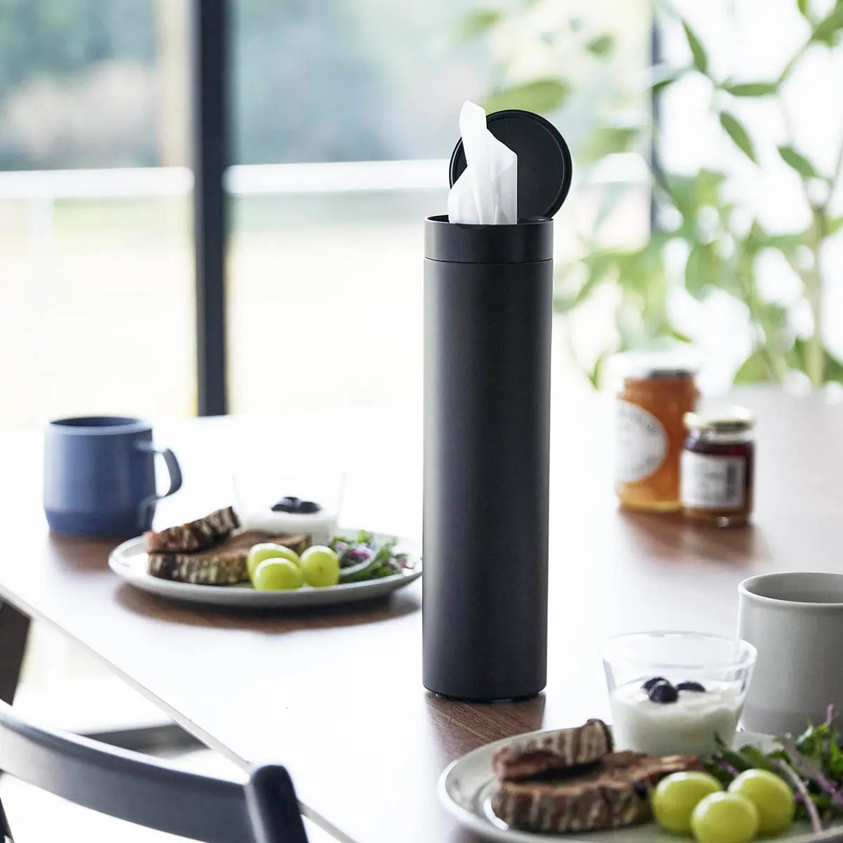 山崎実業 tower ボトル型蓋付きティッシュケース タワー