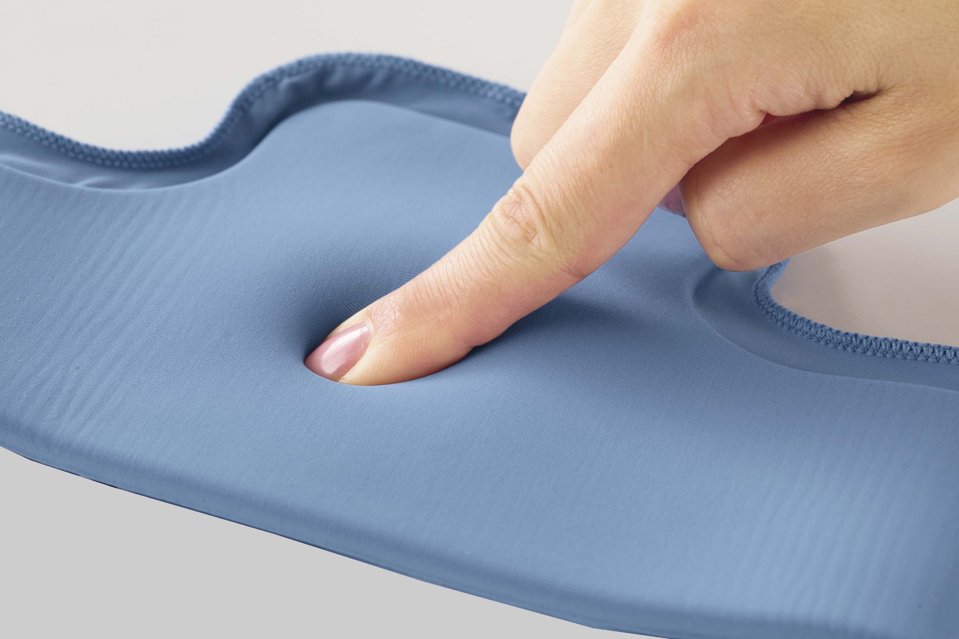 ひんやりゲルネッククーラー　ぷにぷにのゲル