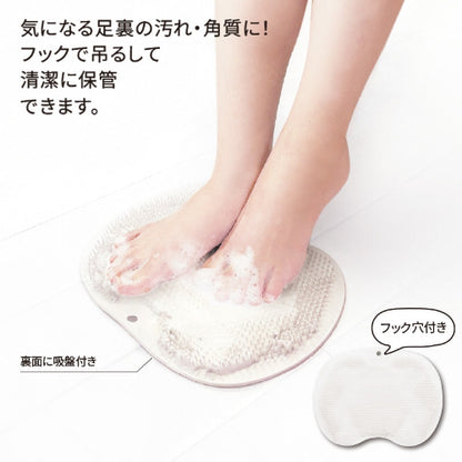 足裏ブラシはフックで吊るして清潔に保管できます