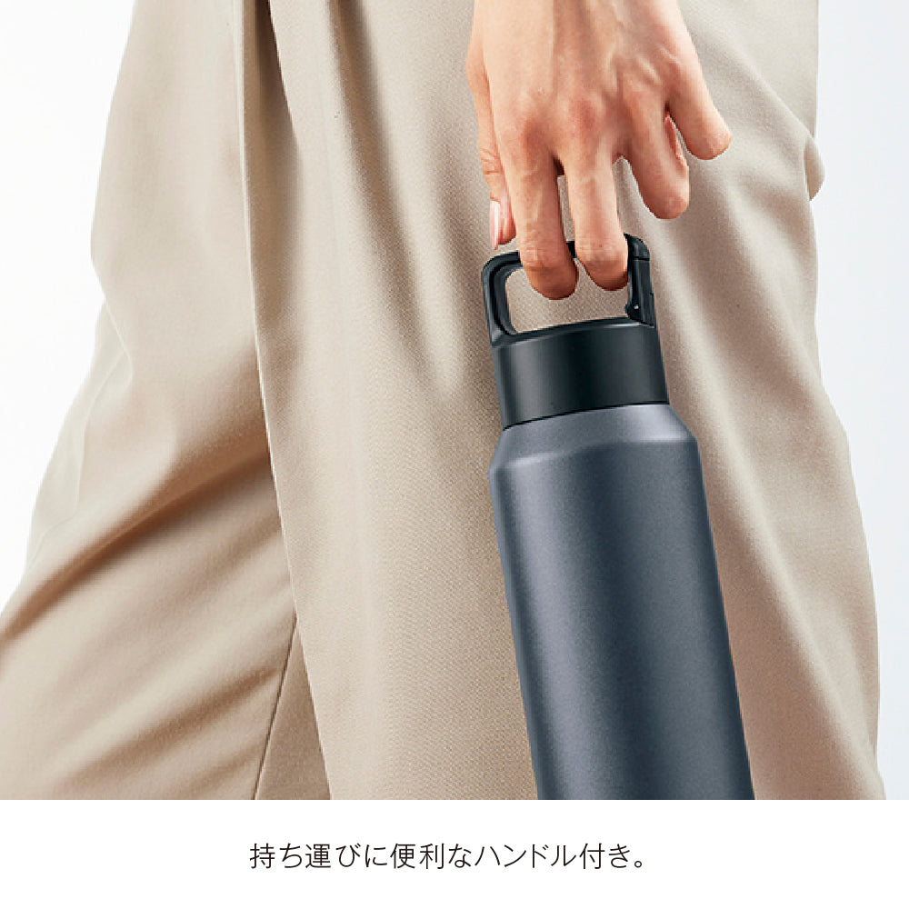 真空セラミック炭酸ボトル（800ml）は持ち運びに便利なハンドル付です
