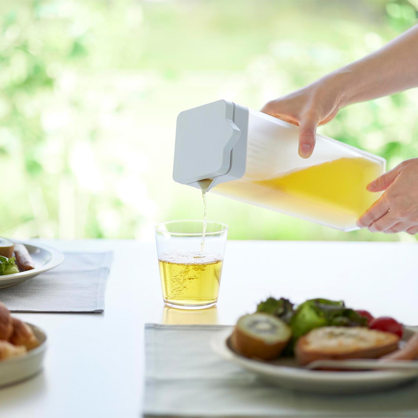 倒して置ける冷水筒 タワー ティーバッグ入れ付き