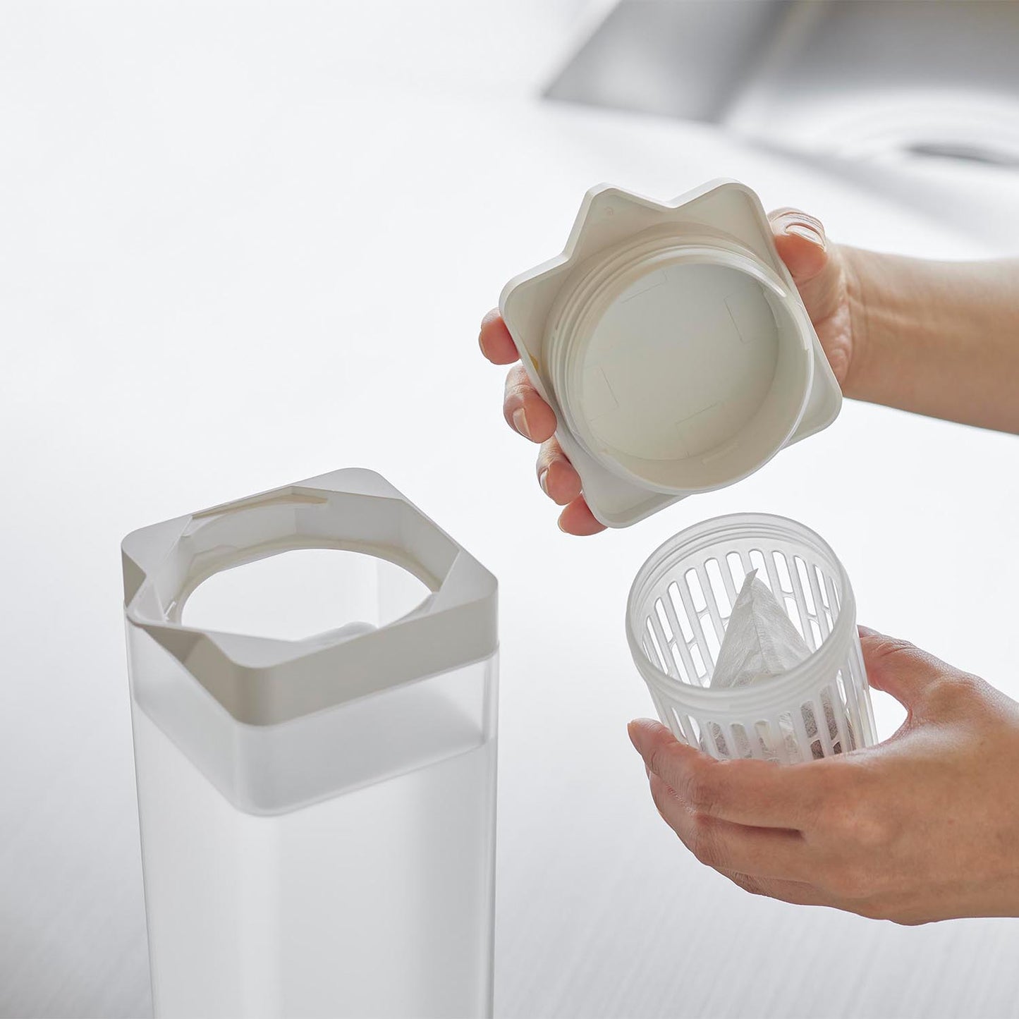 倒して置ける冷水筒 タワー ティーバッグ入れ付き