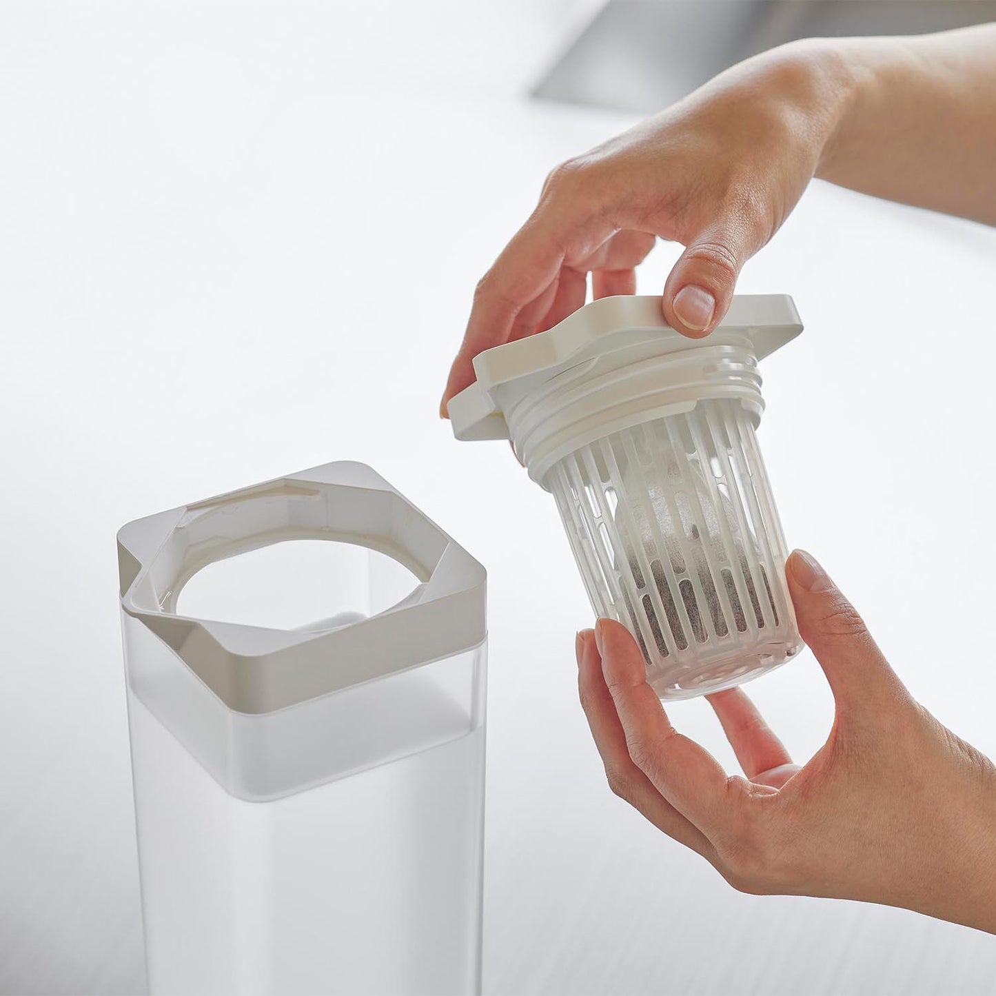 倒して置ける冷水筒 タワー ティーバッグ入れ付き