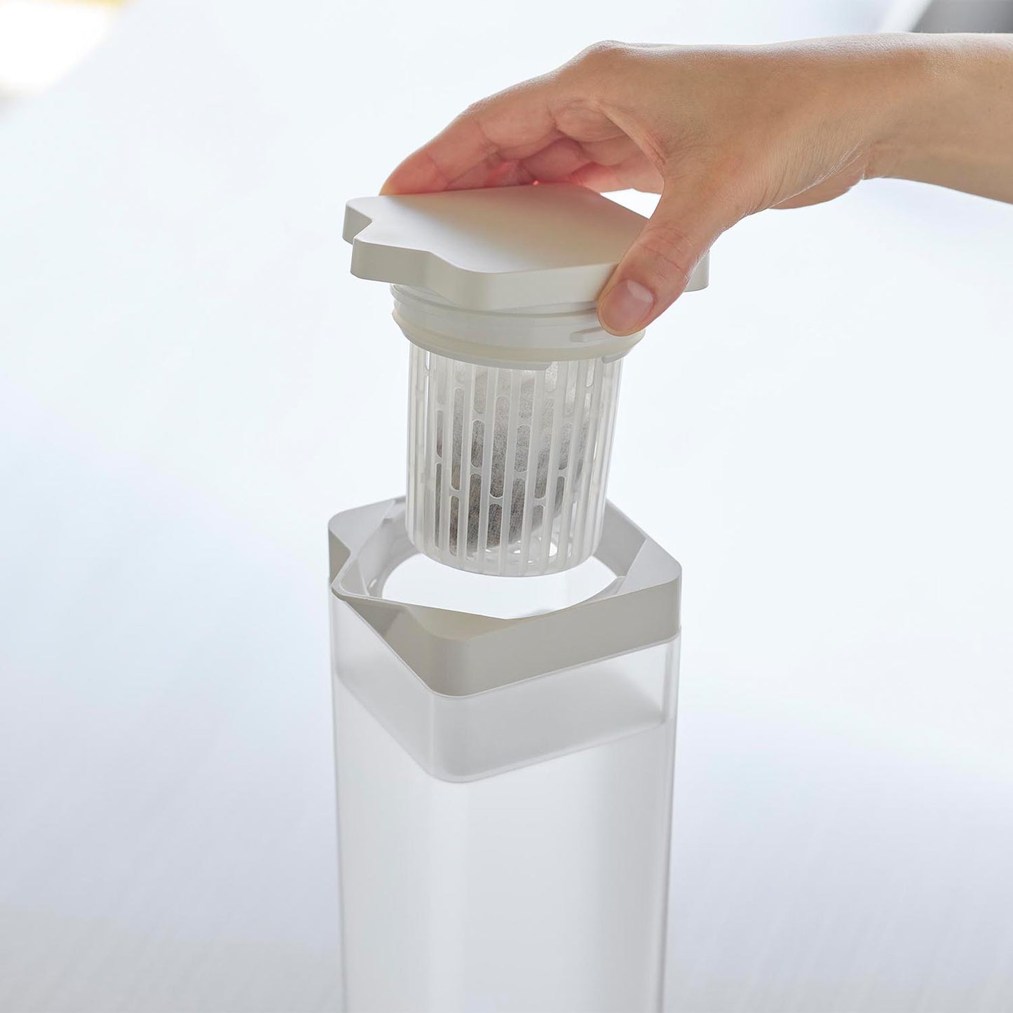 倒して置ける冷水筒 タワー ティーバッグ入れ付き