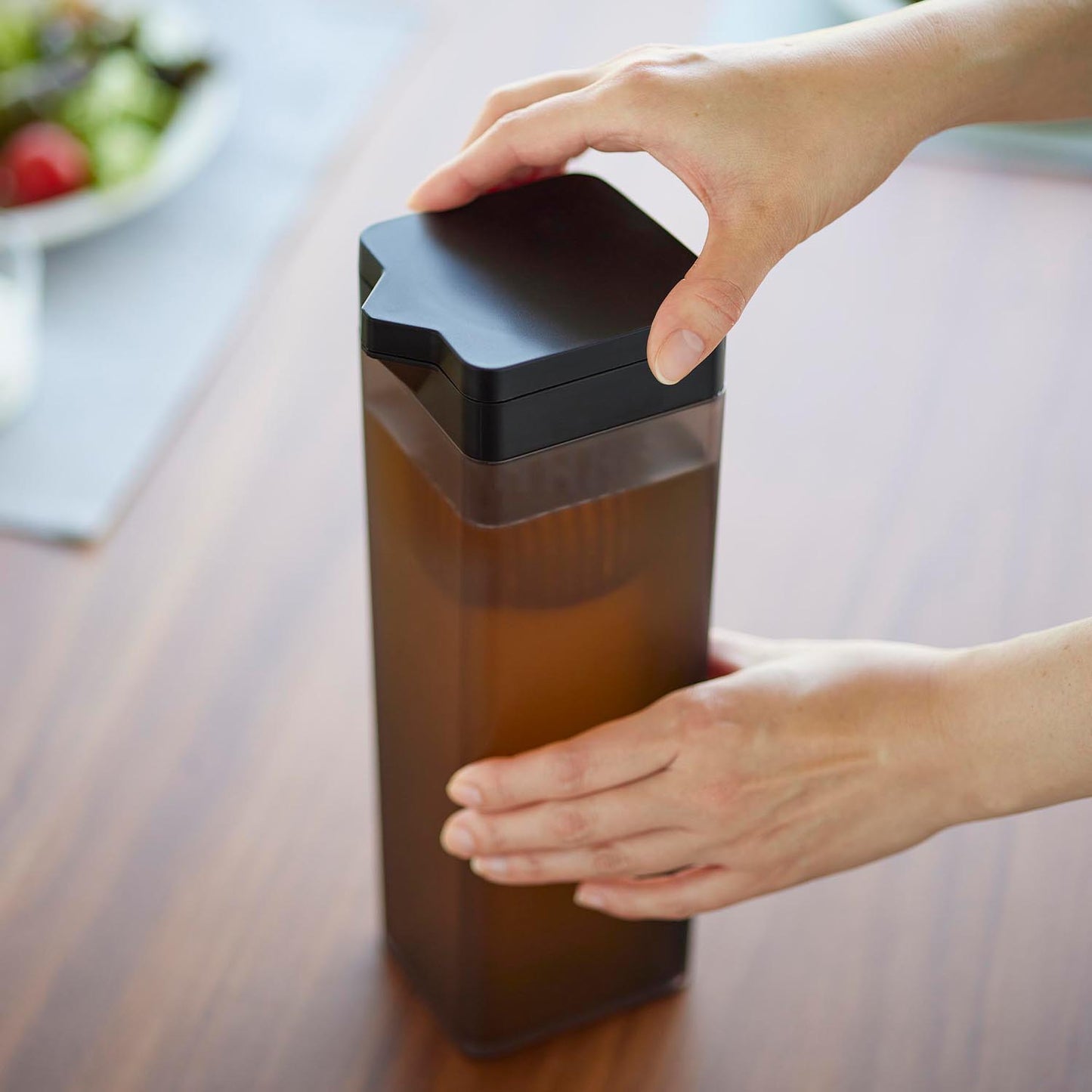 倒して置ける冷水筒 タワー ティーバッグ入れ付き