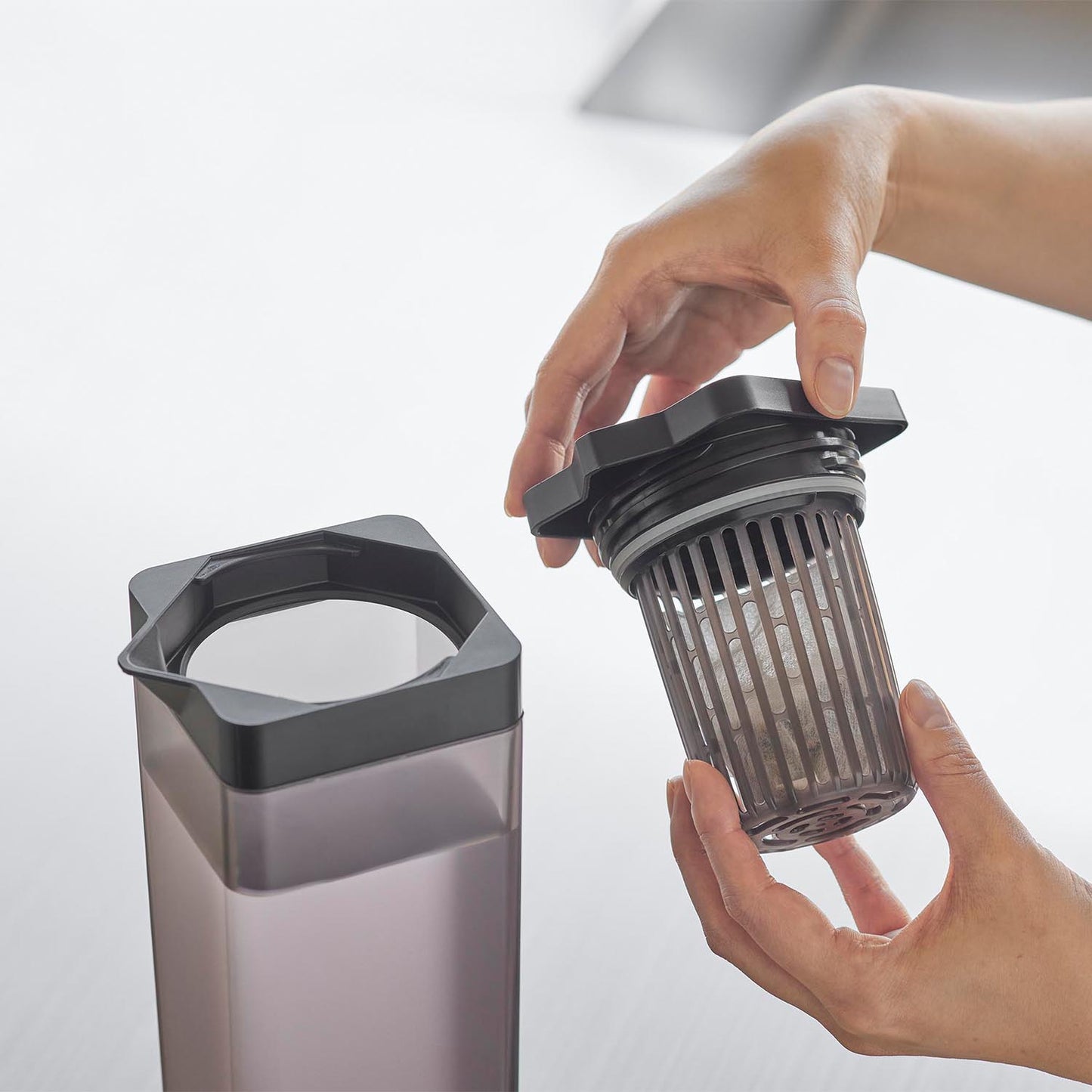 倒して置ける冷水筒 タワー ティーバッグ入れ付き