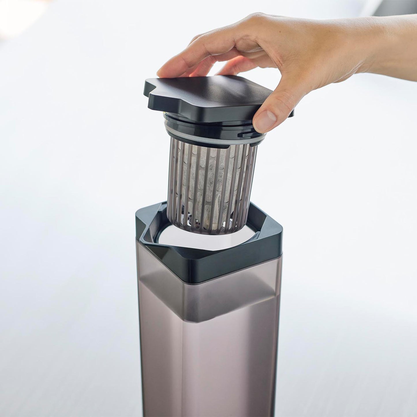 倒して置ける冷水筒 タワー ティーバッグ入れ付き