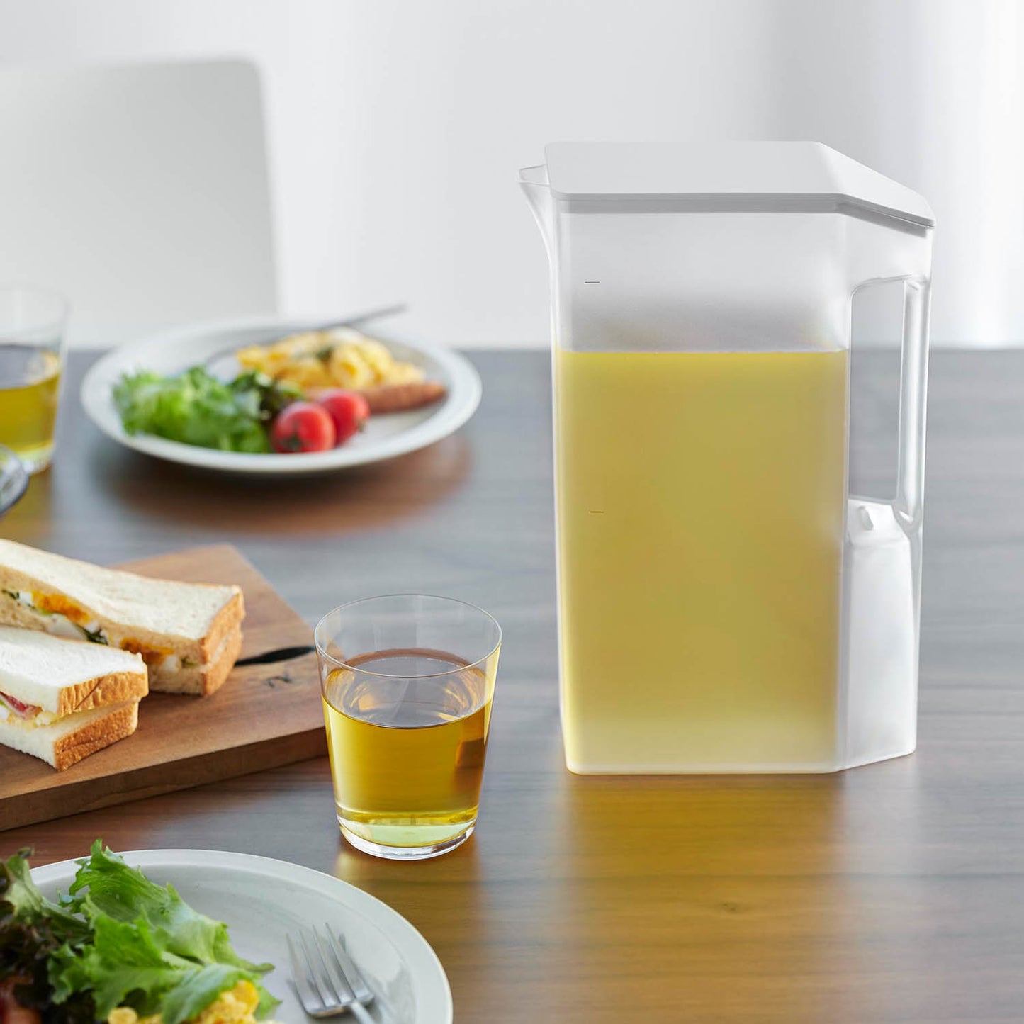 ハンドル付きスリム冷水筒 タワー ２Ｌ