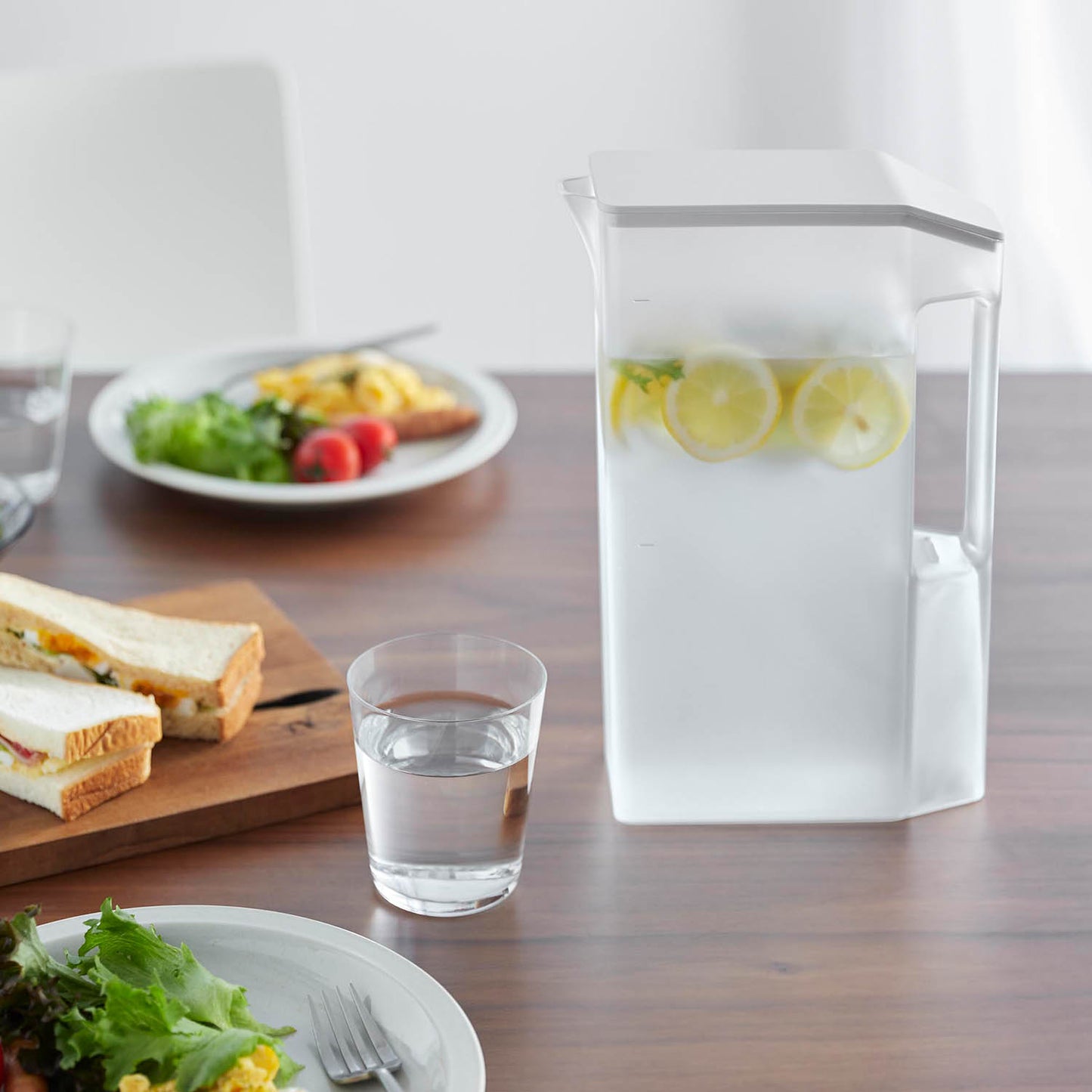 ハンドル付きスリム冷水筒 タワー ２Ｌ