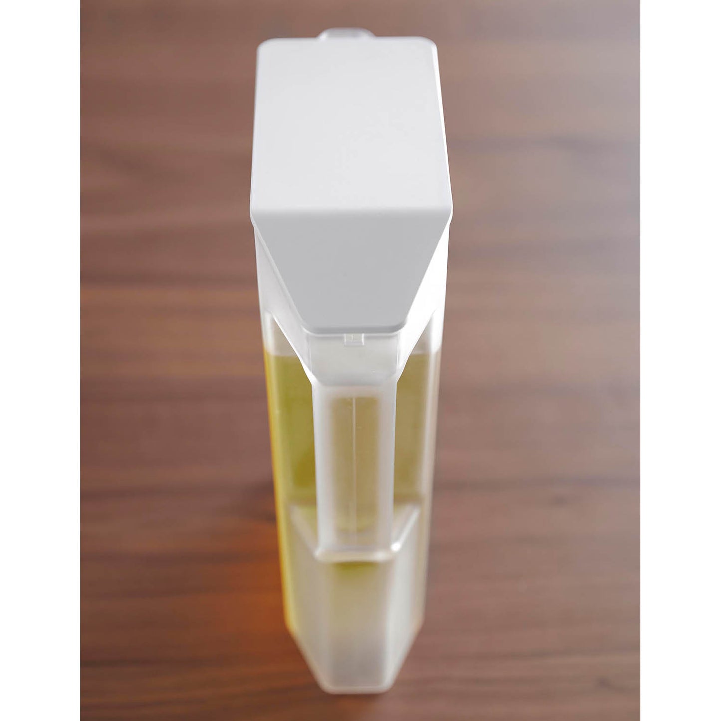 ハンドル付きスリム冷水筒 タワー ２Ｌ