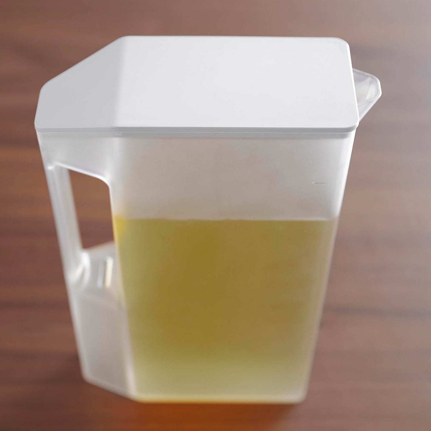 ハンドル付きスリム冷水筒 タワー ２Ｌ