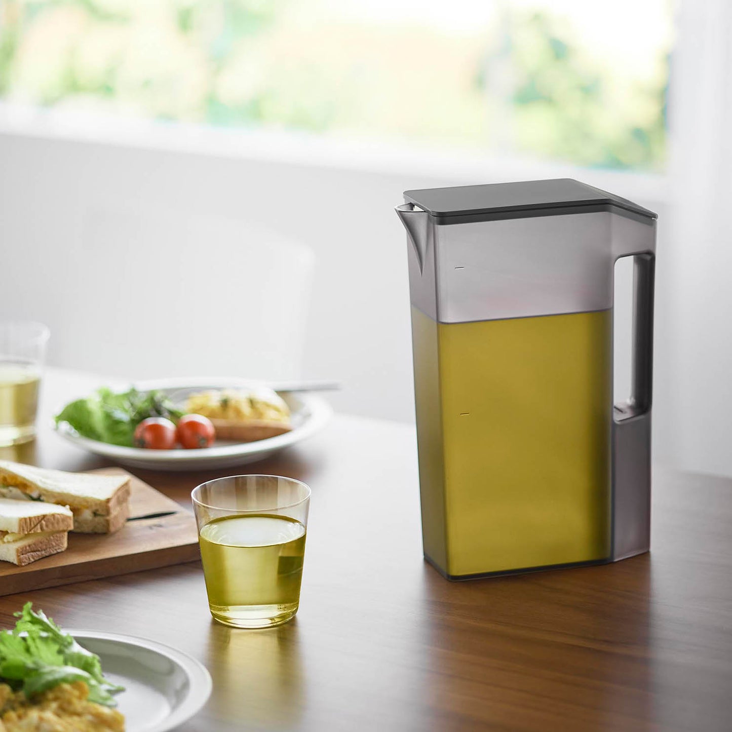 ハンドル付きスリム冷水筒 タワー ２Ｌ