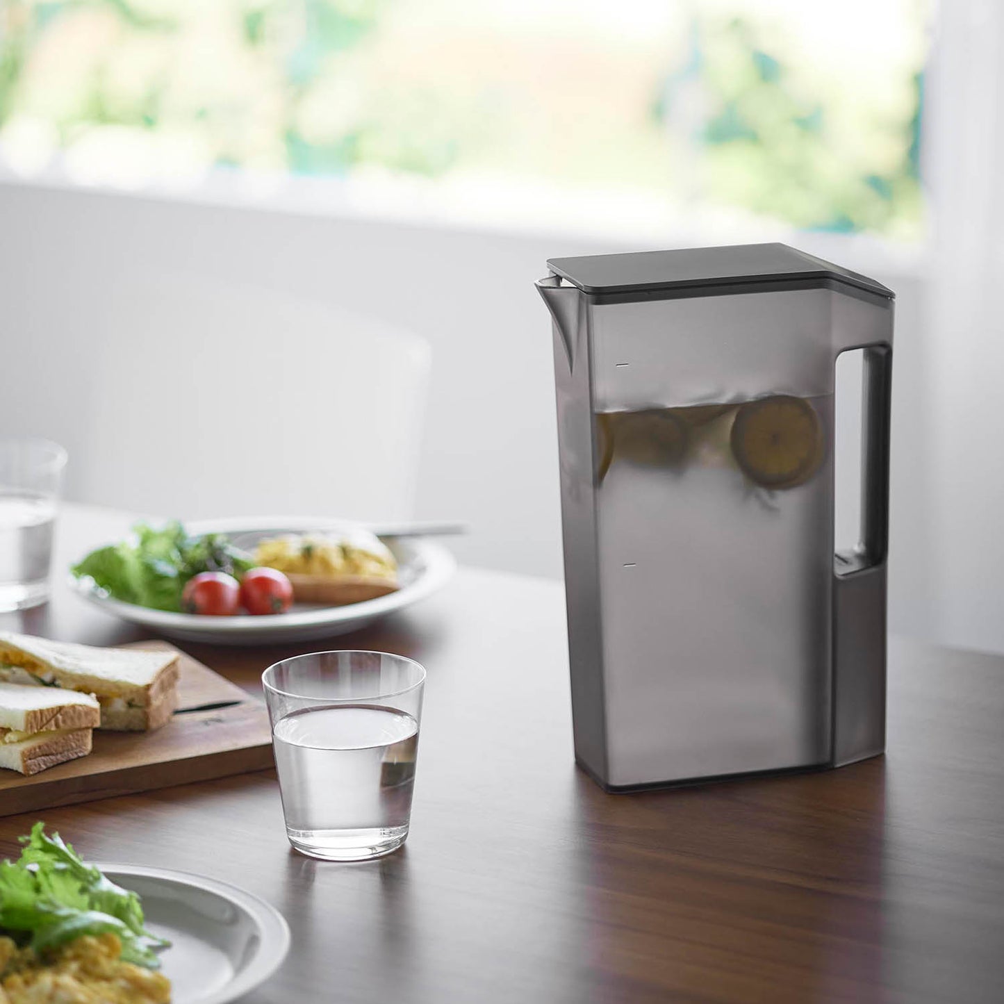 ハンドル付きスリム冷水筒 タワー ２Ｌ