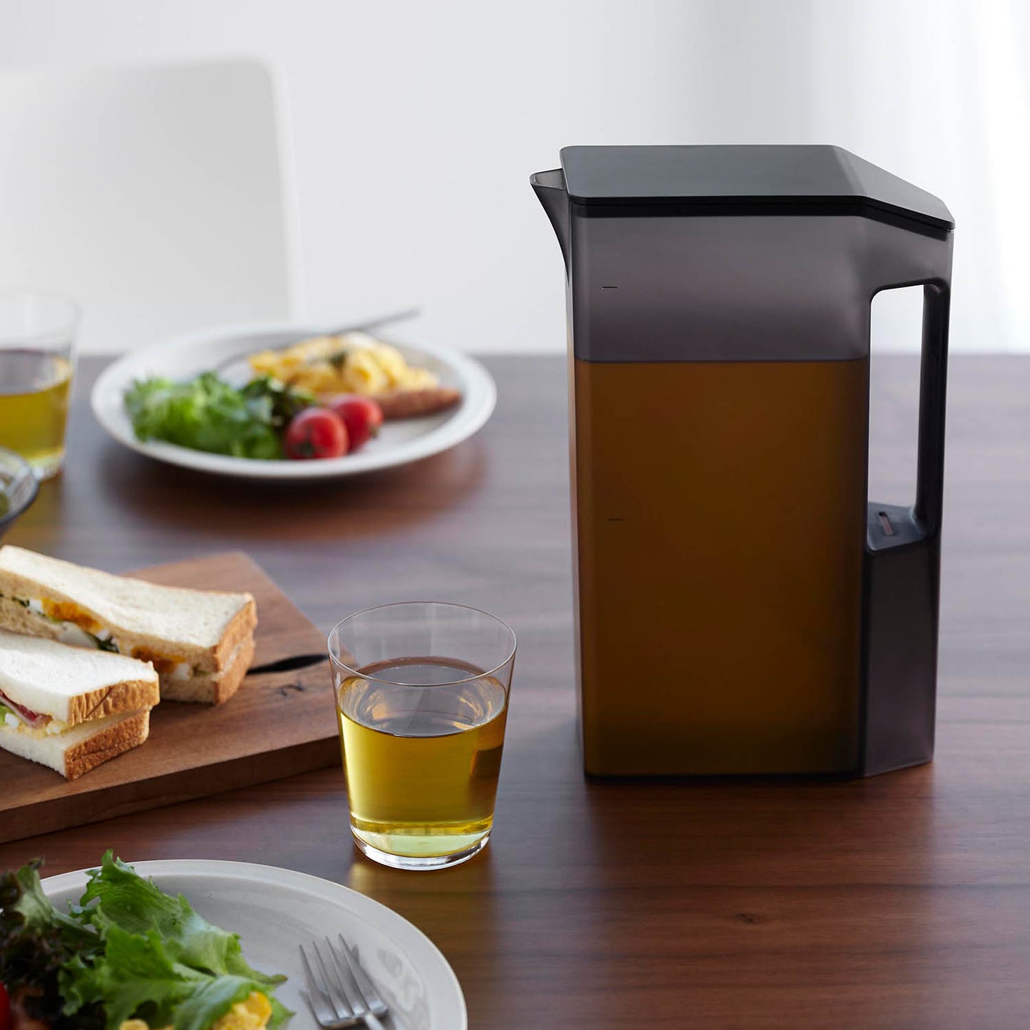 ハンドル付きスリム冷水筒 タワー ２Ｌ