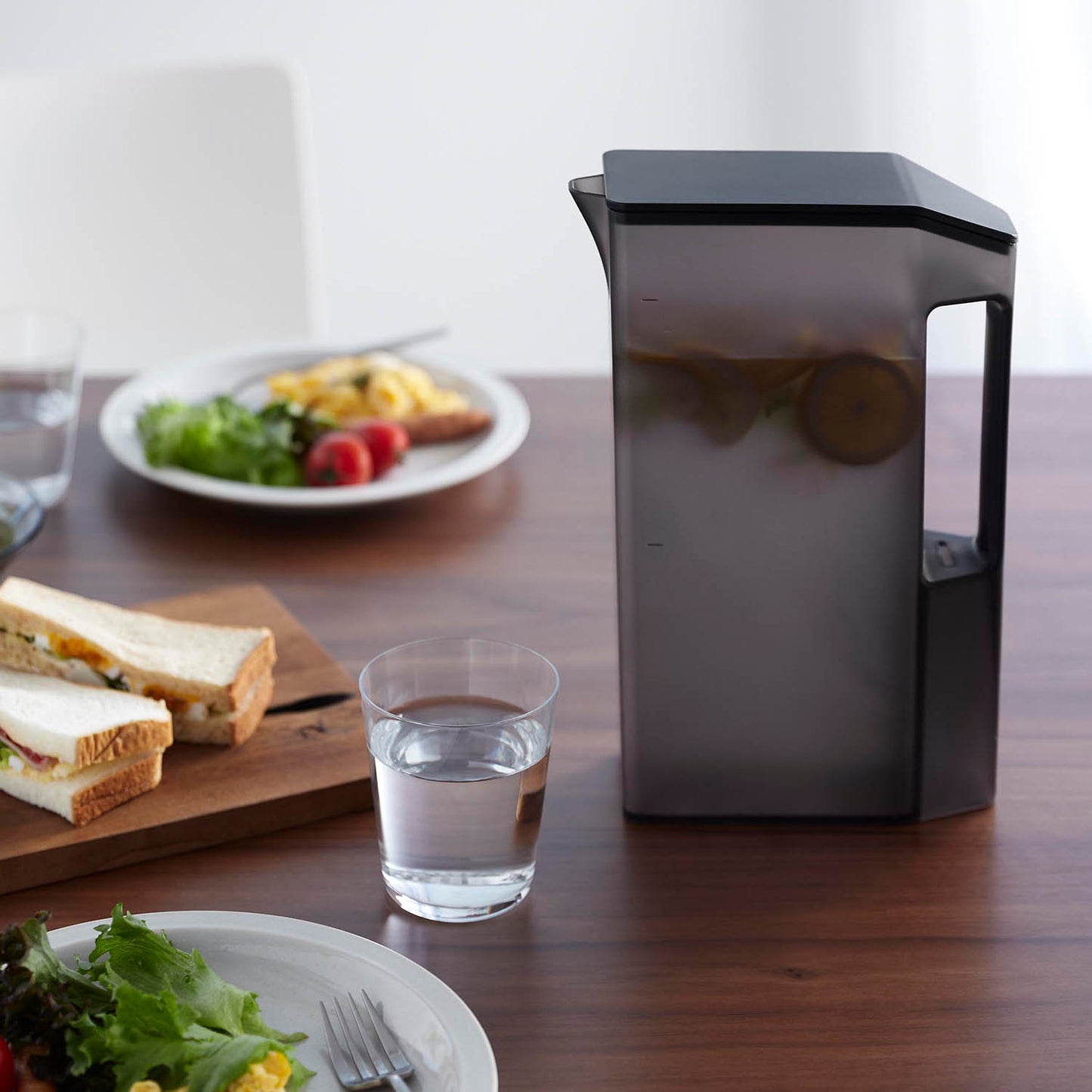 ハンドル付きスリム冷水筒 タワー ２Ｌ