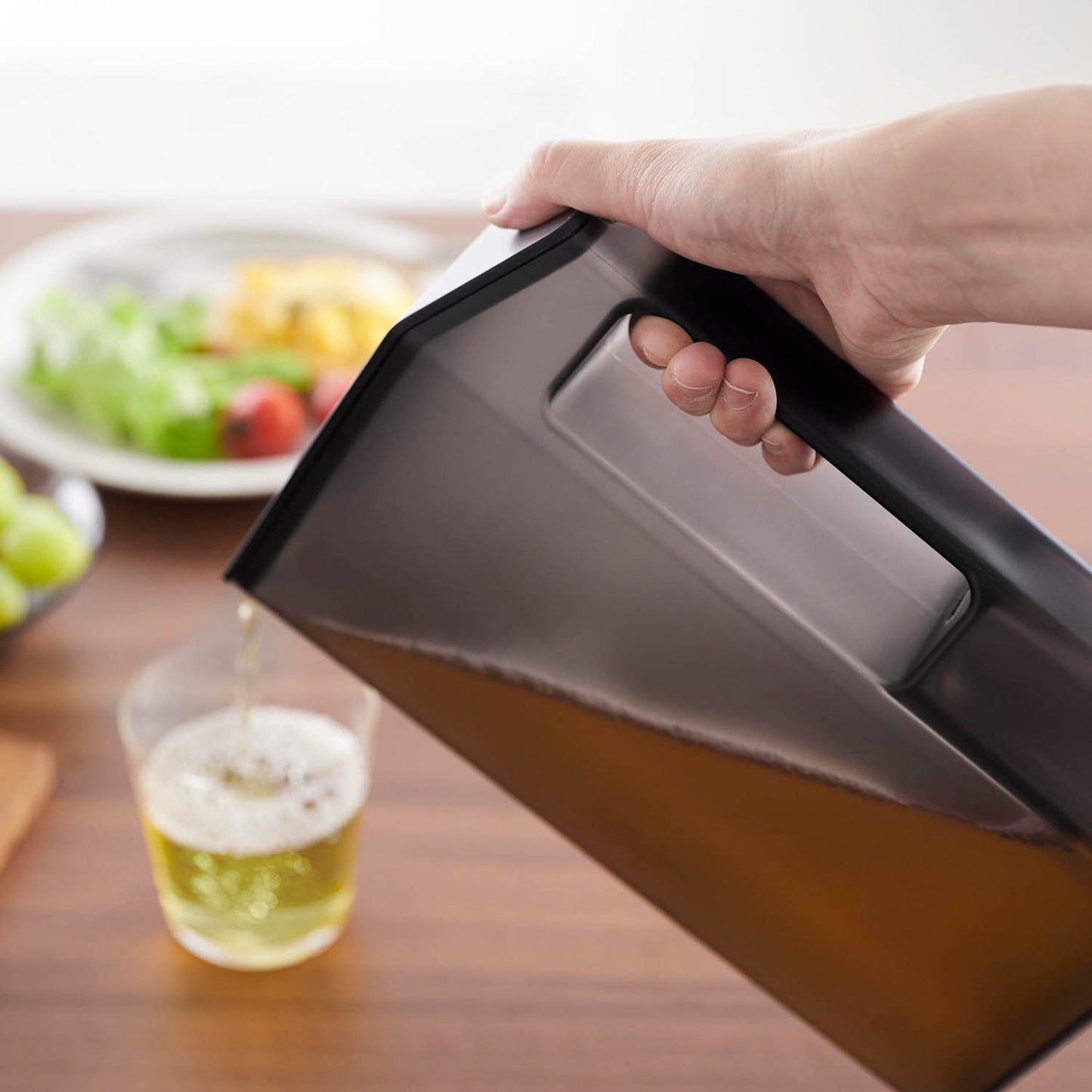 ハンドル付きスリム冷水筒 タワー ２Ｌ