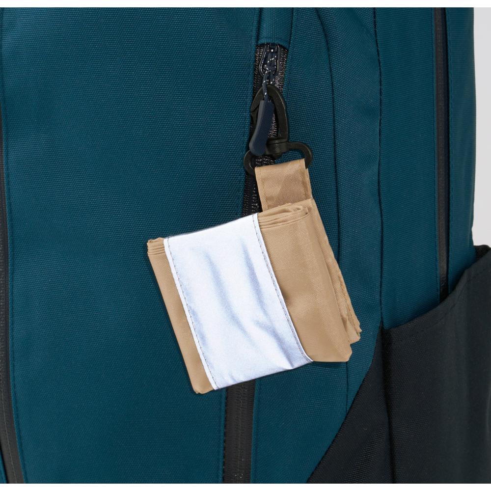 ｅＴＯＮＥ　リフレクター付きエコバッグ　カラビナ使用イメージ　ベージュ