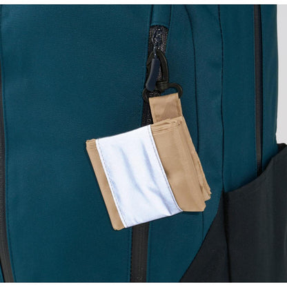 ｅＴＯＮＥ　リフレクター付きエコバッグ　カラビナ使用イメージ　ベージュ