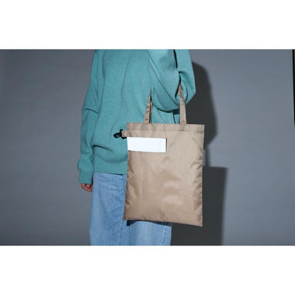 ｅＴＯＮＥ　リフレクター付きエコバッグ　腕に掛けたイメージ　ベージュ