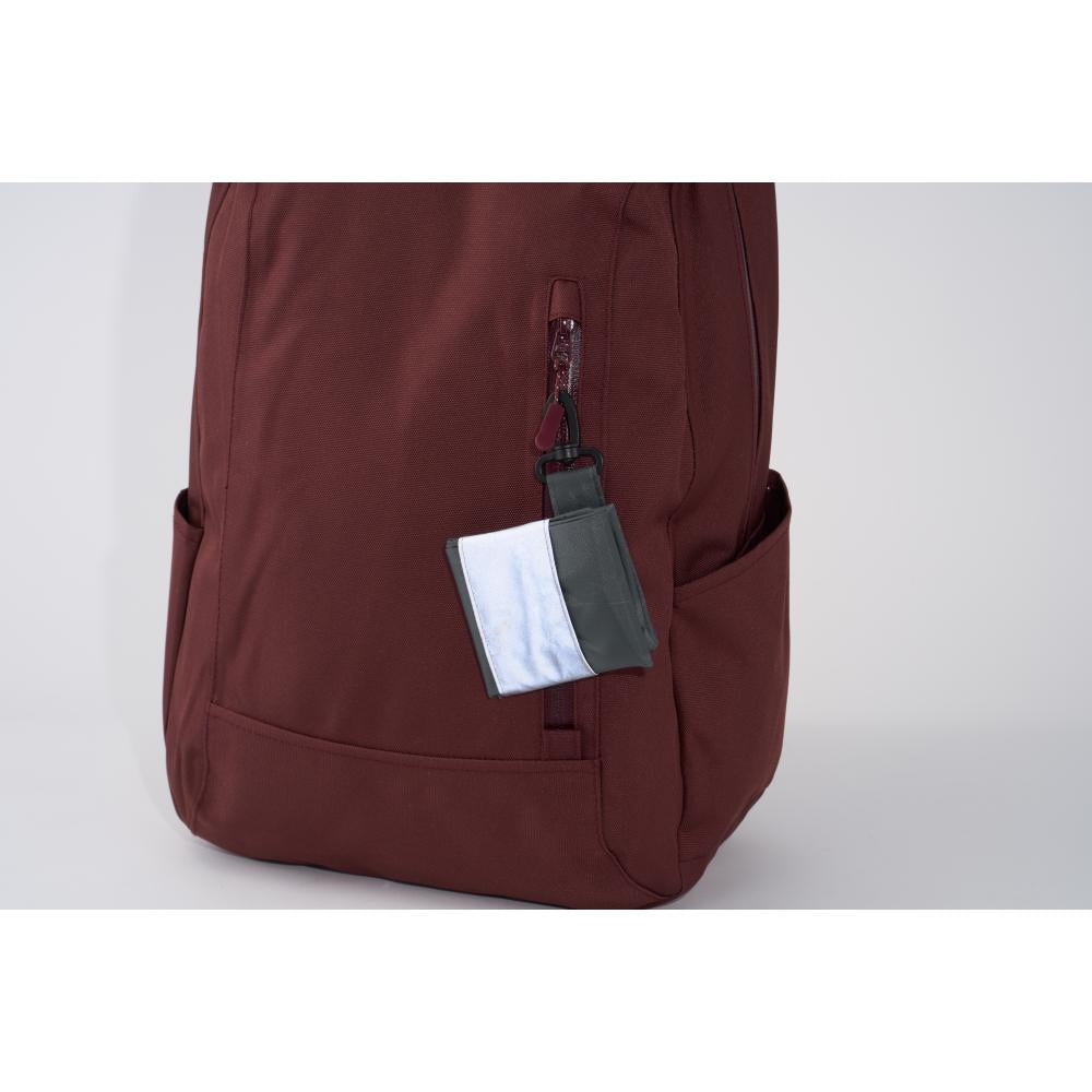 ｅＴＯＮＥ　リフレクター付きエコバッグ　カラビナ使用イメージ　グレー