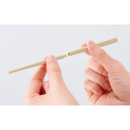 バンブーファイバー携帯カトラリーセット　お箸を組み立てるイメージ