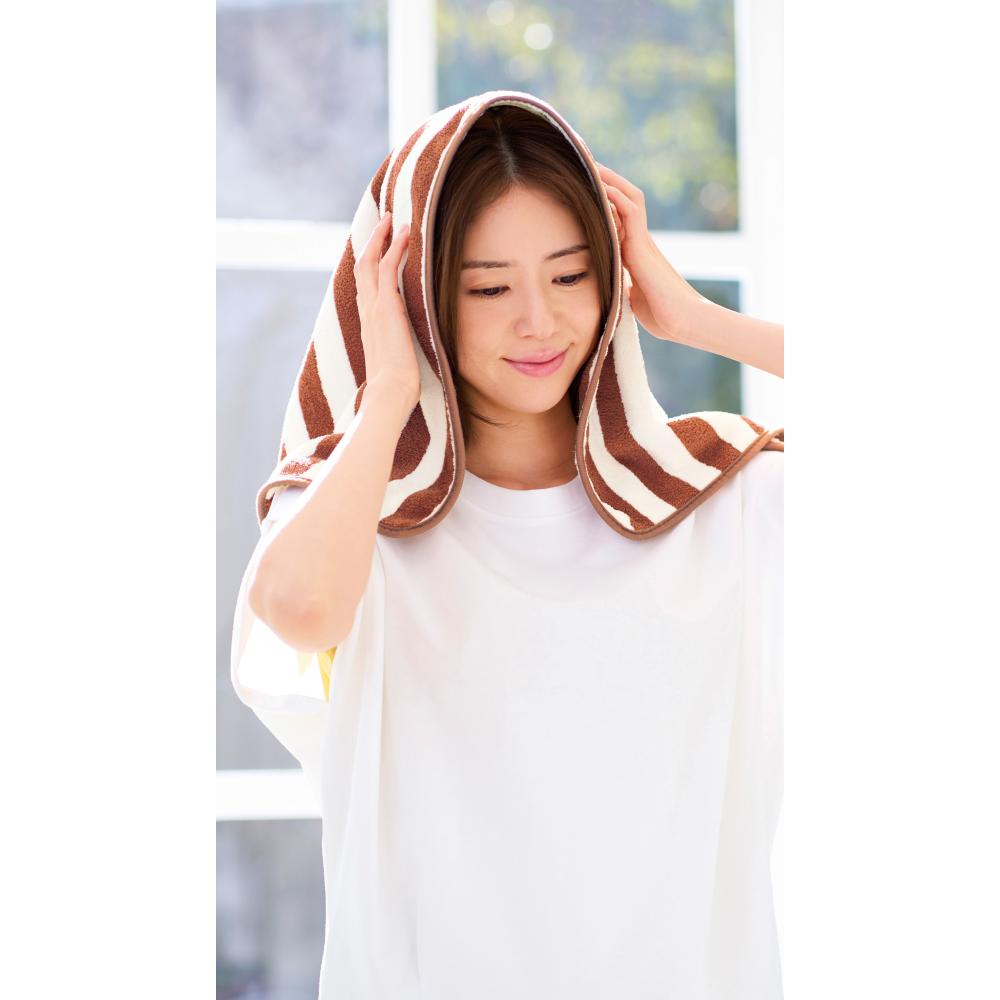 ふんわりストライプ　フェイス＆ハンドタオル　フェイスタオル使用イメージ