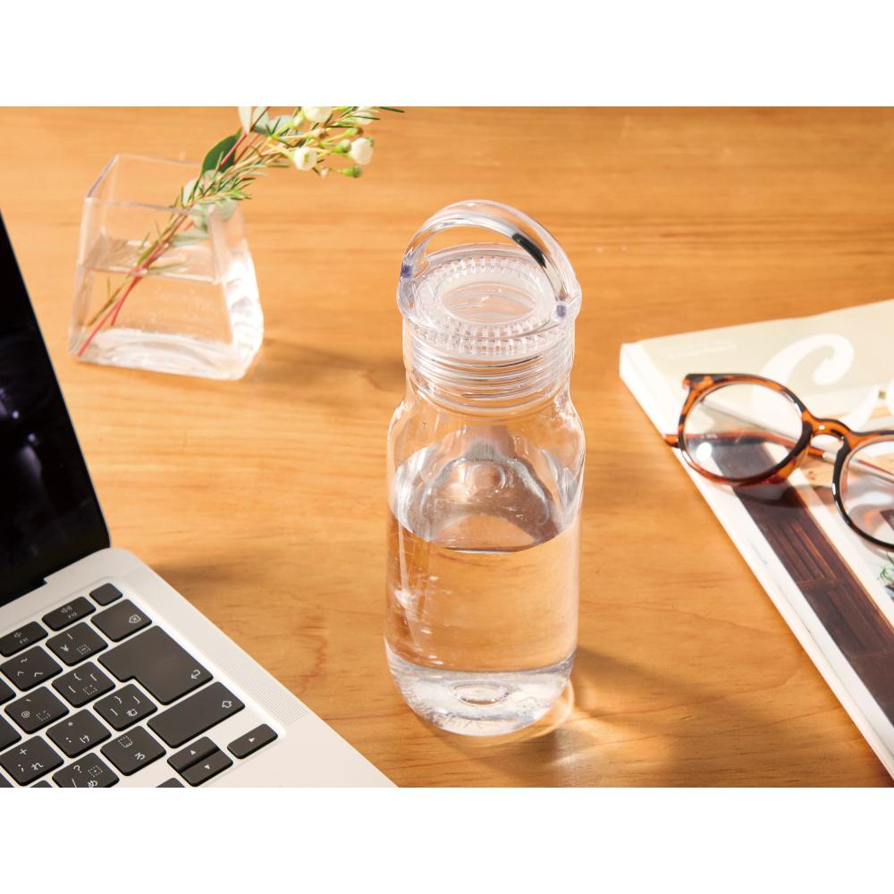 クリアボトル４００ｍｌ１本の卓上での使用イメージ