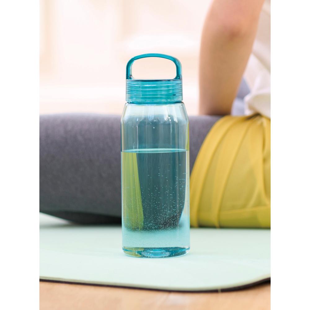 トライタン　クリアボトル６５０ｍｌ１本　屋内での使用イメージ