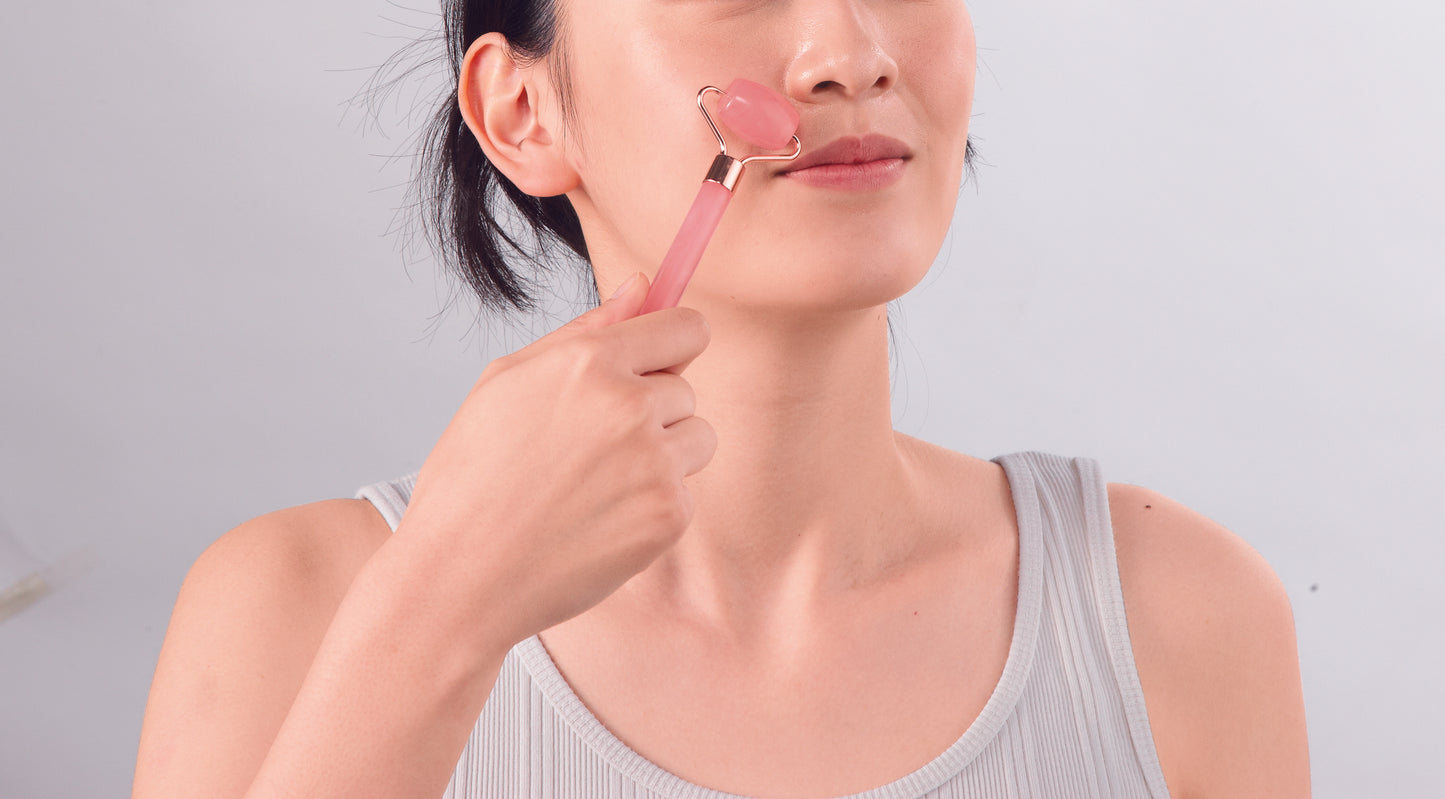 ジュエルカラー・2WAYビューティローラー　使用イメージ　ほうれい線