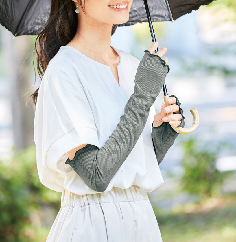 ひんやりベール　ＵＶカットアームカバー　レイヤードのような着こなしも　