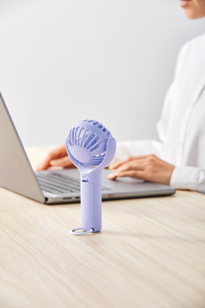 ポータブル　クルットファン　使用イメージ　デスクで