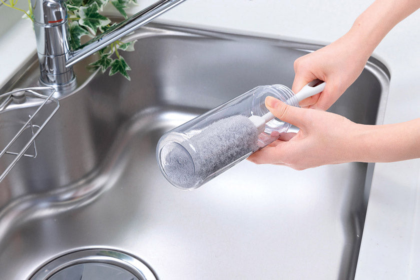 アフロのひと回し　タンブラー用です水稲を洗っているイメージ