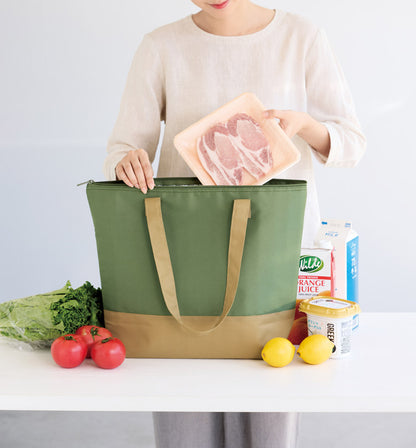 再生PET保冷温ビッグトートバッグにお肉や野菜などを入れている写真