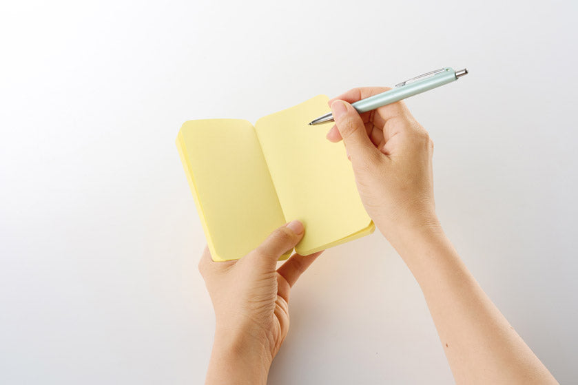 ゴージャススター ゴールドバーメモは手に馴染み書きやすい大きさです