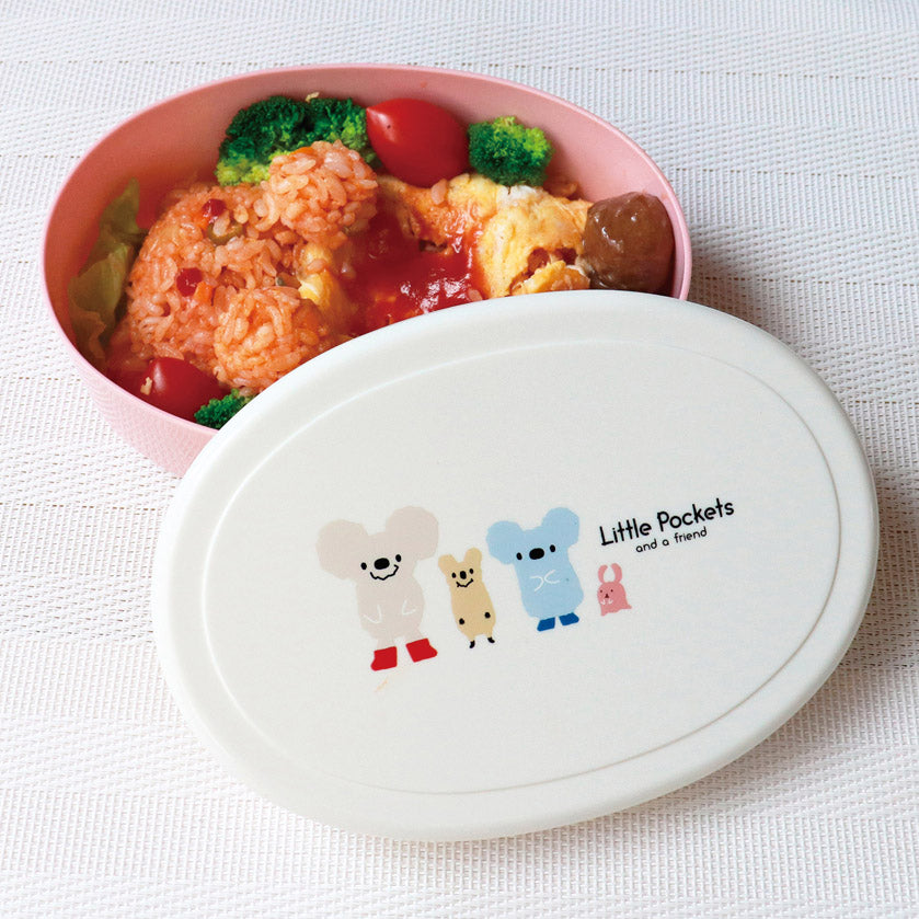 Little Pockets 小判形お弁当箱におかずを入れた写真