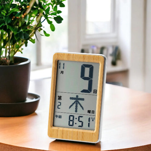 竹のミニ日めくり電波時計　全体