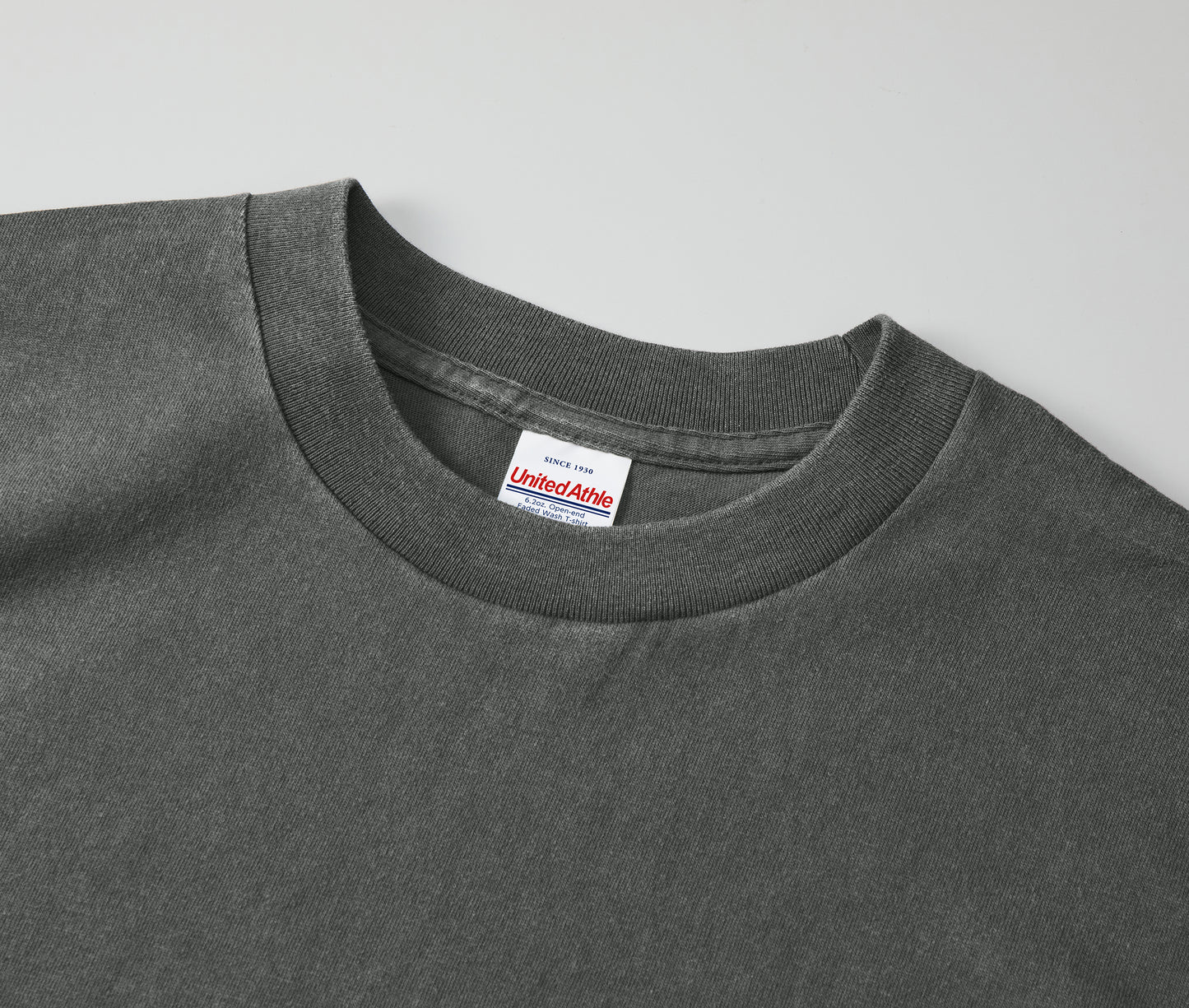 United Athle 6.2オンス オープンエンド フェードウォッシュ Tシャツ