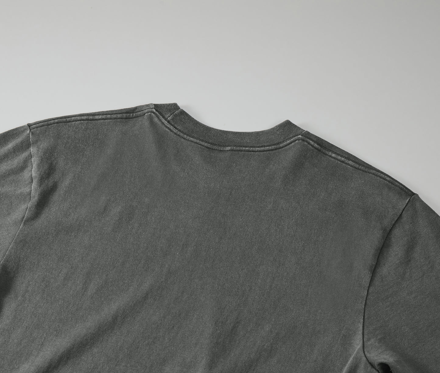 United Athle 6.2オンス オープンエンド フェードウォッシュ Tシャツ