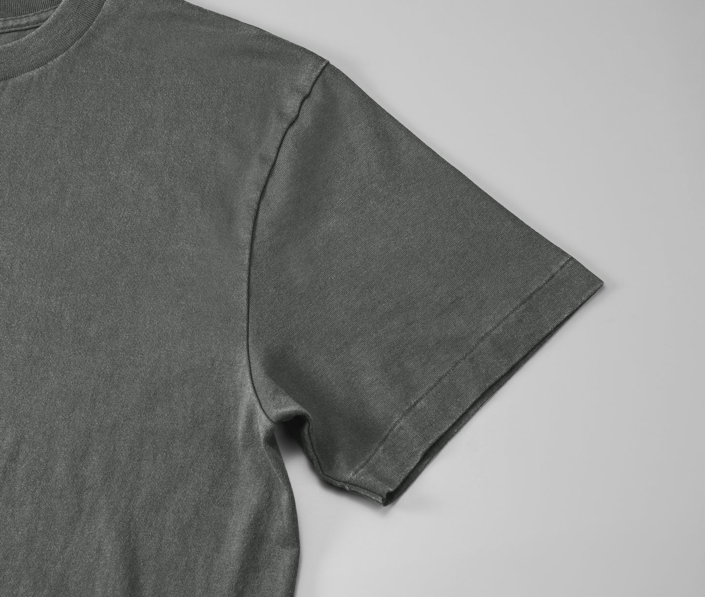 United Athle 6.2オンス オープンエンド フェードウォッシュ Tシャツ