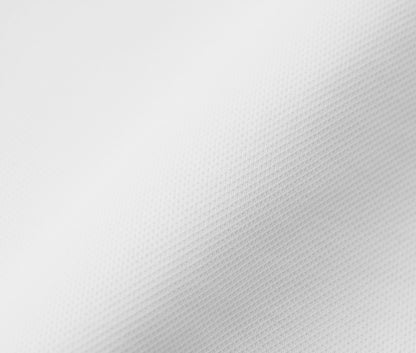 裏面はメッシュ構造で通気性が高く汗をすばやく吸収。接触冷感機能もあり。