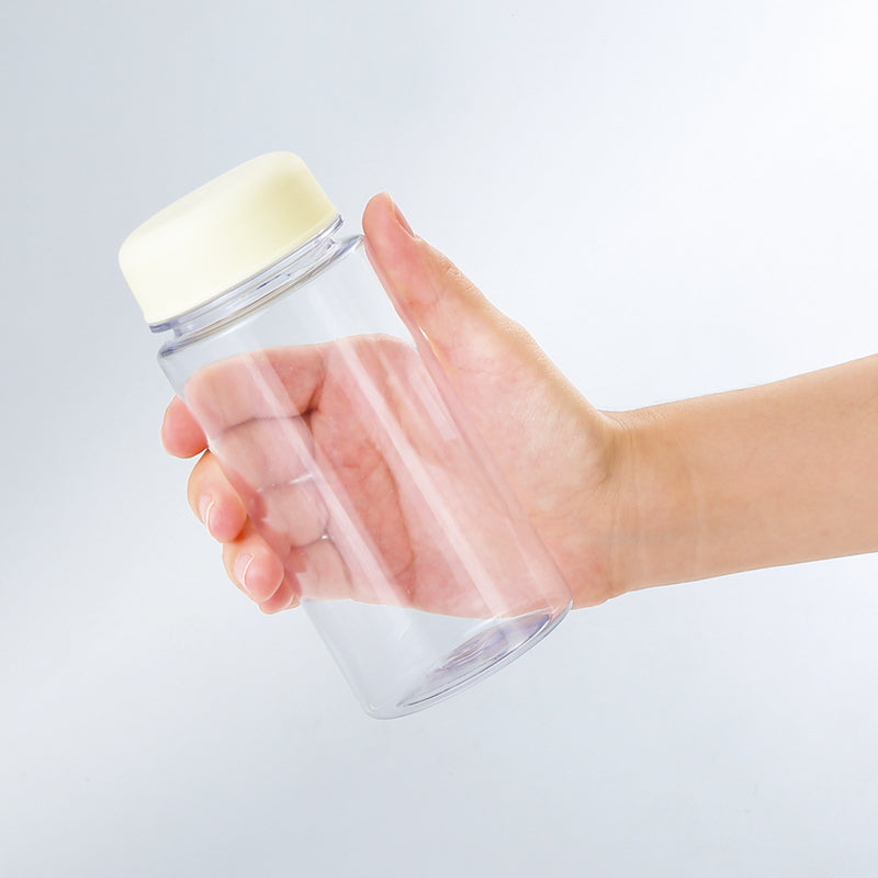 クリアマイボトルを手に持った画像