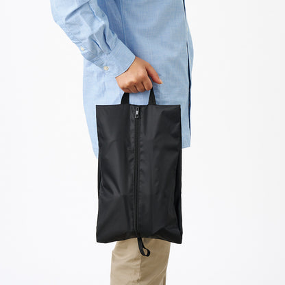 コンパクトになるシューズケース