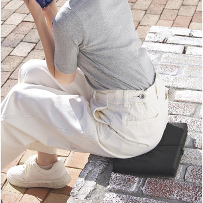 折りたたみクッションまくらに座ったイメージ