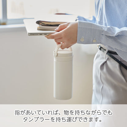 ハンドル付シームレスボトル 350mlのハンドルを持ったイメージ